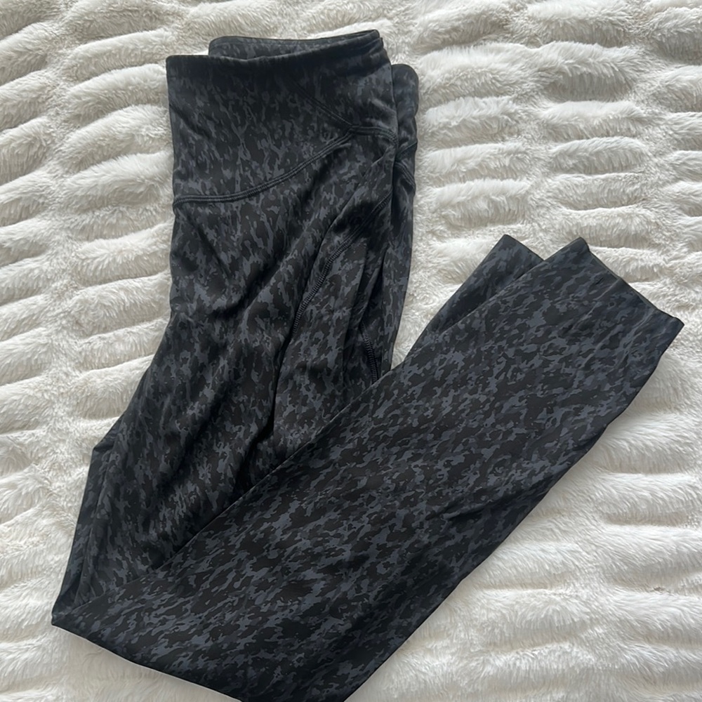 Black Patterned lululemon Leggings 7/8 length